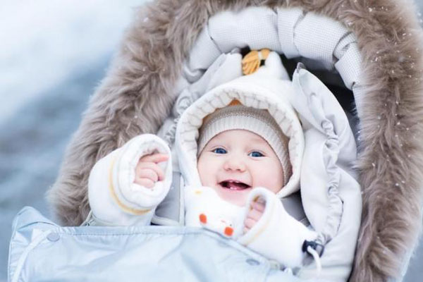 Cách mặc quần áo cho bé vào mùa đông lạnh “cực chuẩn”