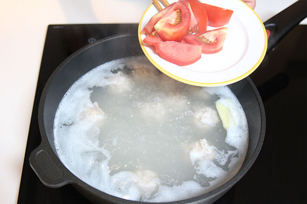 Canh thịt viên giá đỗ cho bé ăn dặm từ 12 tháng tuổi 