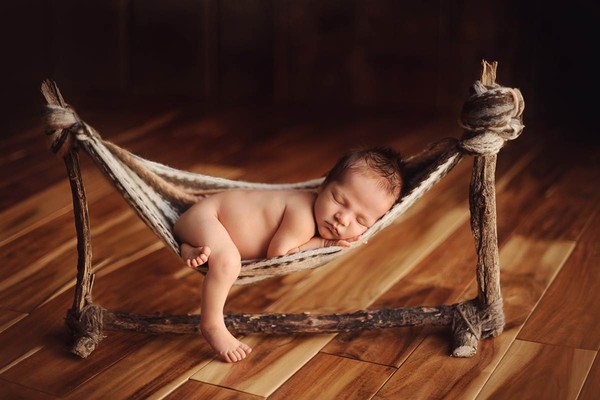 Đặt trẻ nằm võng dẫn tới hậu quả khôn lường