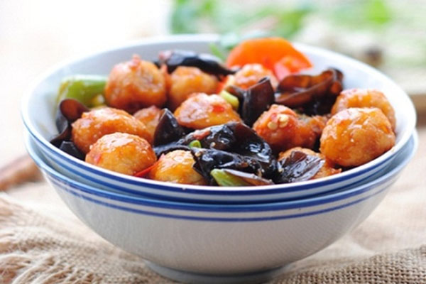 trứng cút cho bé