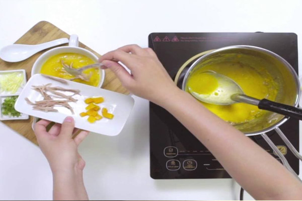 bột ăn dặm từ bí đỏ cho bé