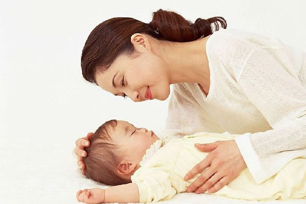 Hát ru để trẻ sơ sinh có giấc ngủ ngon